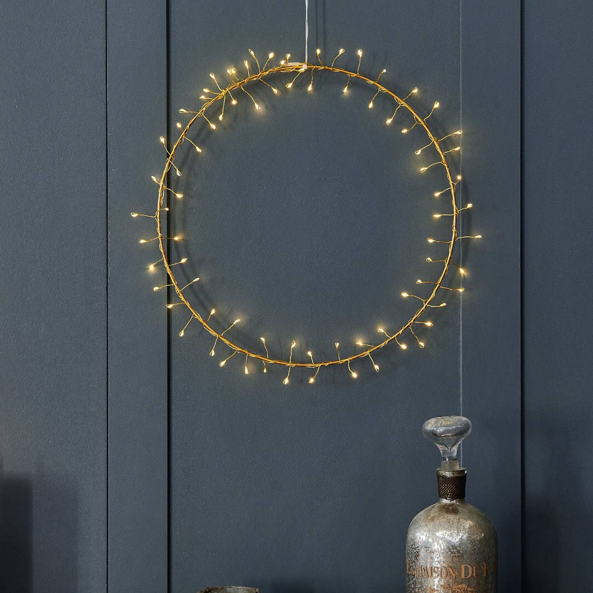 Hanging Aurora: Gold