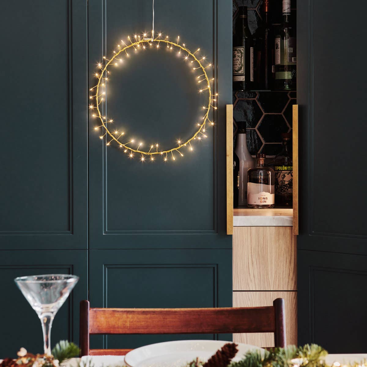 Hanging Aurora: Gold